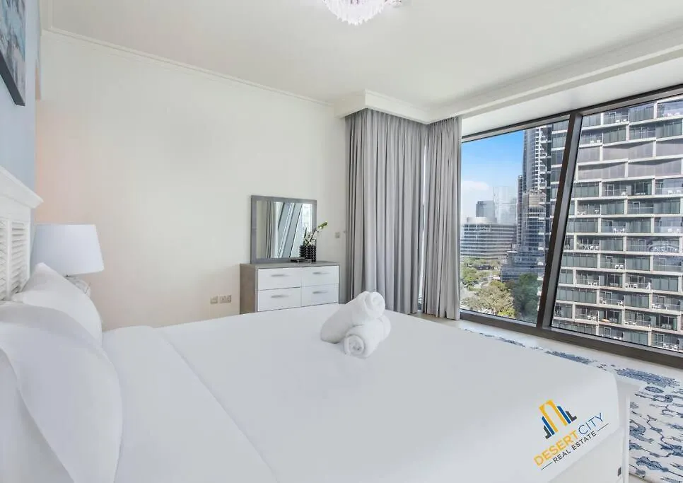 Luxurious 2 Bed Next To Burj Khalifa, Hosted By Desert City Stays Dubai Apartment