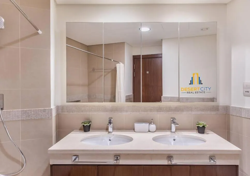 Luxurious 2 Bed Next To Burj Khalifa, Hosted By Desert City Stays Dubai United Arab Emirates