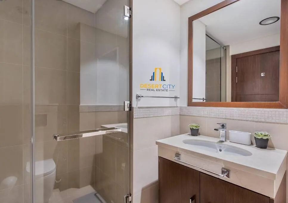 Luxurious 2 Bed Next To Burj Khalifa, Hosted By Desert City Stays Dubai Apartment