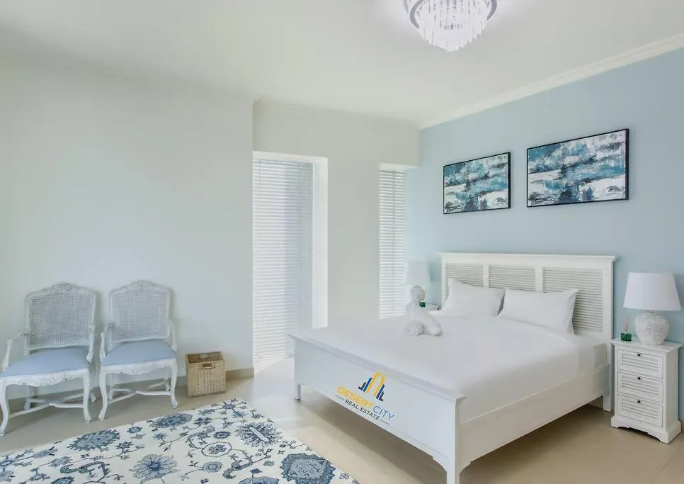 Luxurious 2 Bed Next To Burj Khalifa, Hosted By Desert City Stays Dubai 0*,  United Arab Emirates